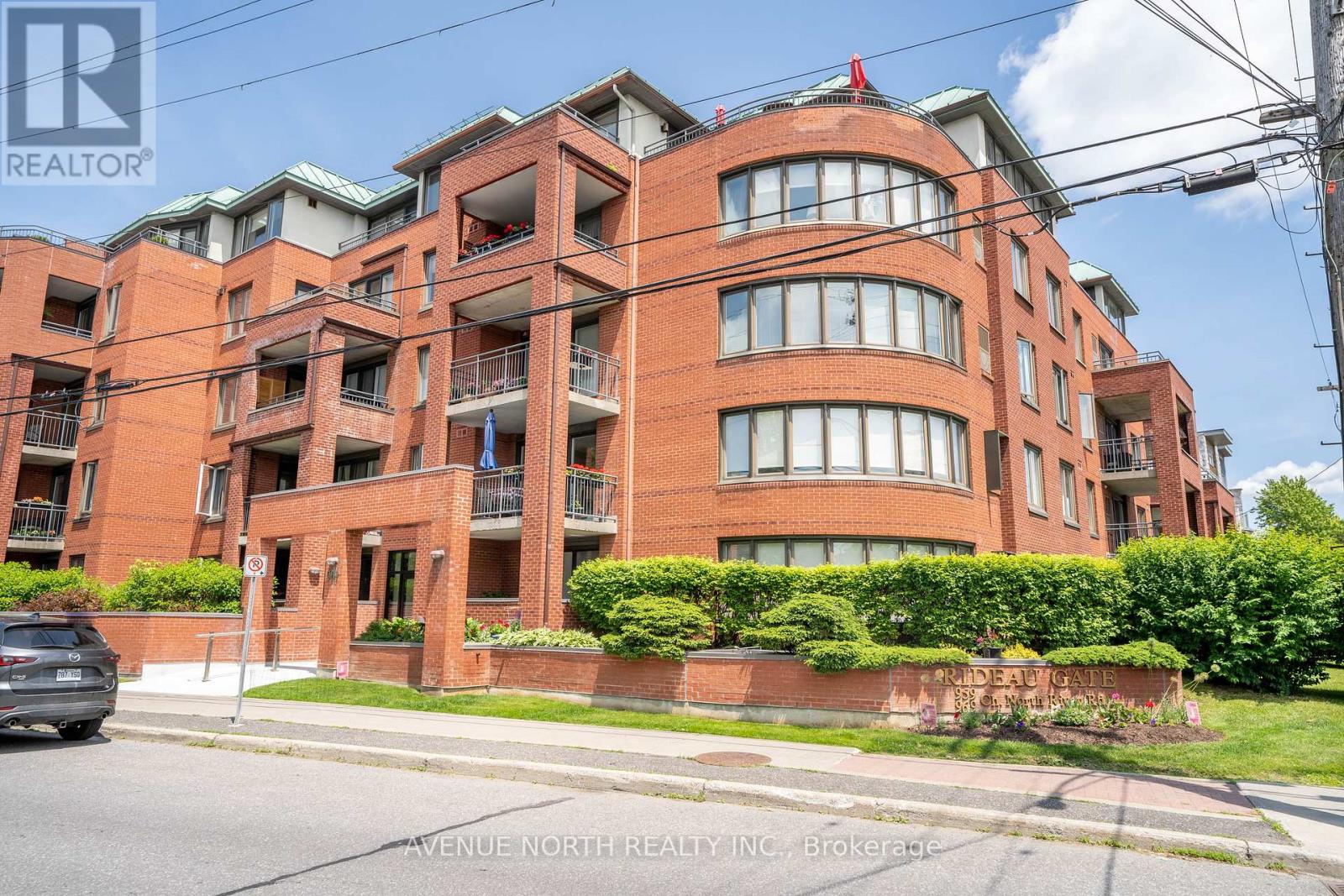 106 - 969 NORTH RIVER ROAD|Ottawa, Ontario K1K3V3