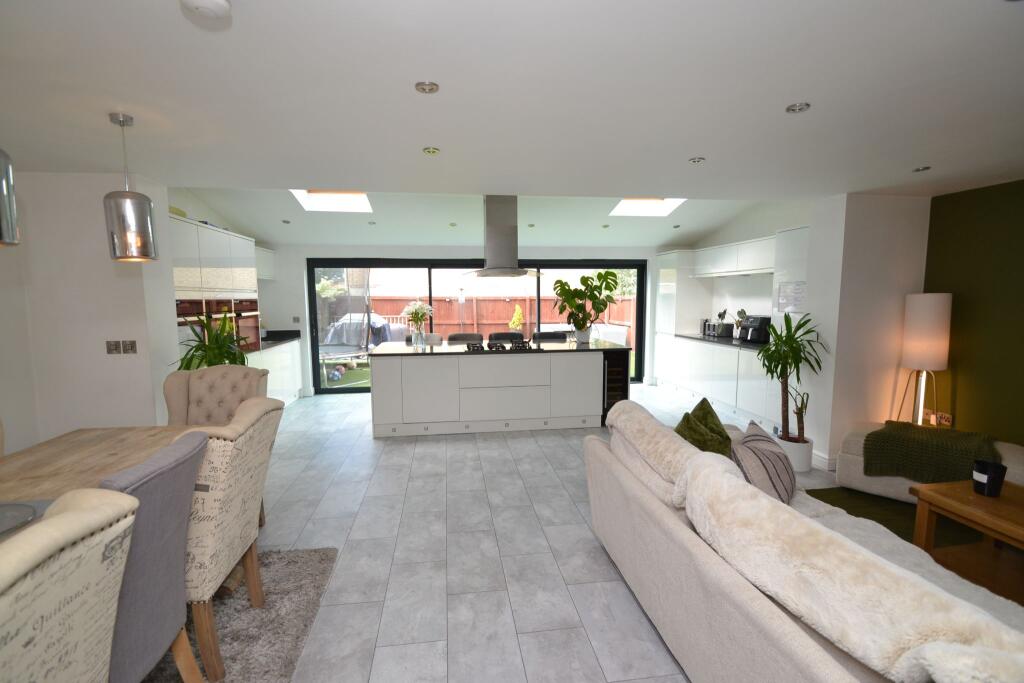 Additional image 6 of Javelin Close, Idle,