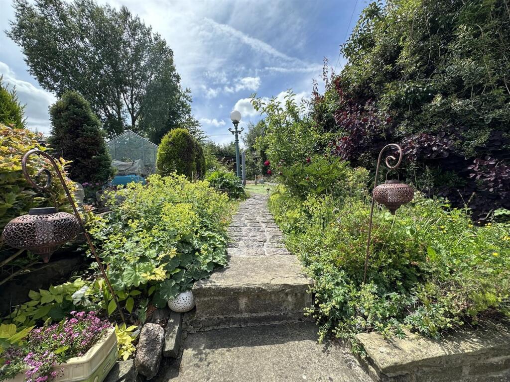 Additional image 50 of Moor View Drive, Bingley