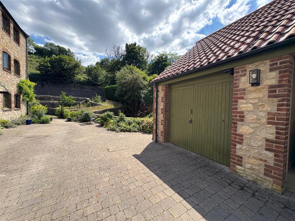 Additional image 31 of Modern Six-Bedroom Home In Darshill With Lots Of Character