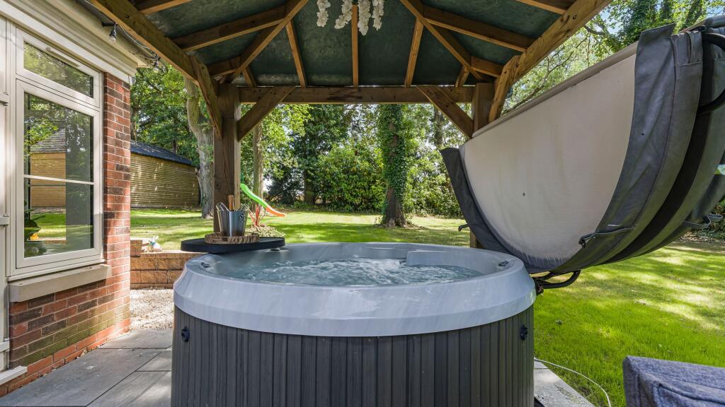 Additional image 39 of Oak View Rise, Four Oaks, B75