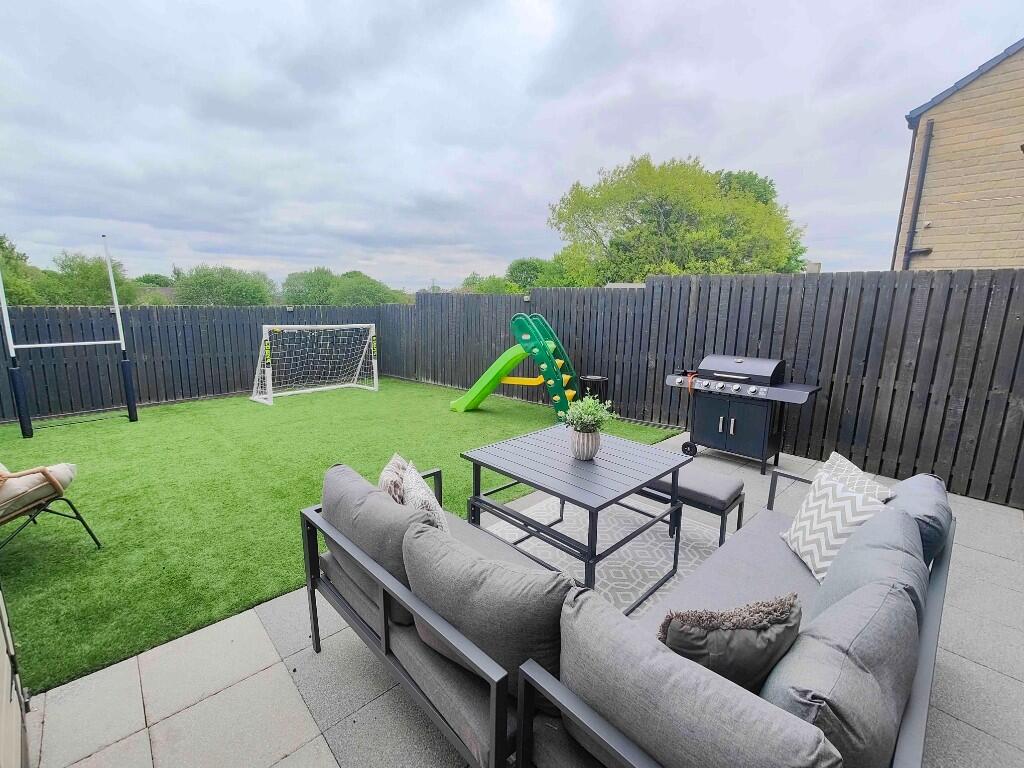 Additional image 2 of 11 Delf Hill Close, Low Moor, BD12 0AJ