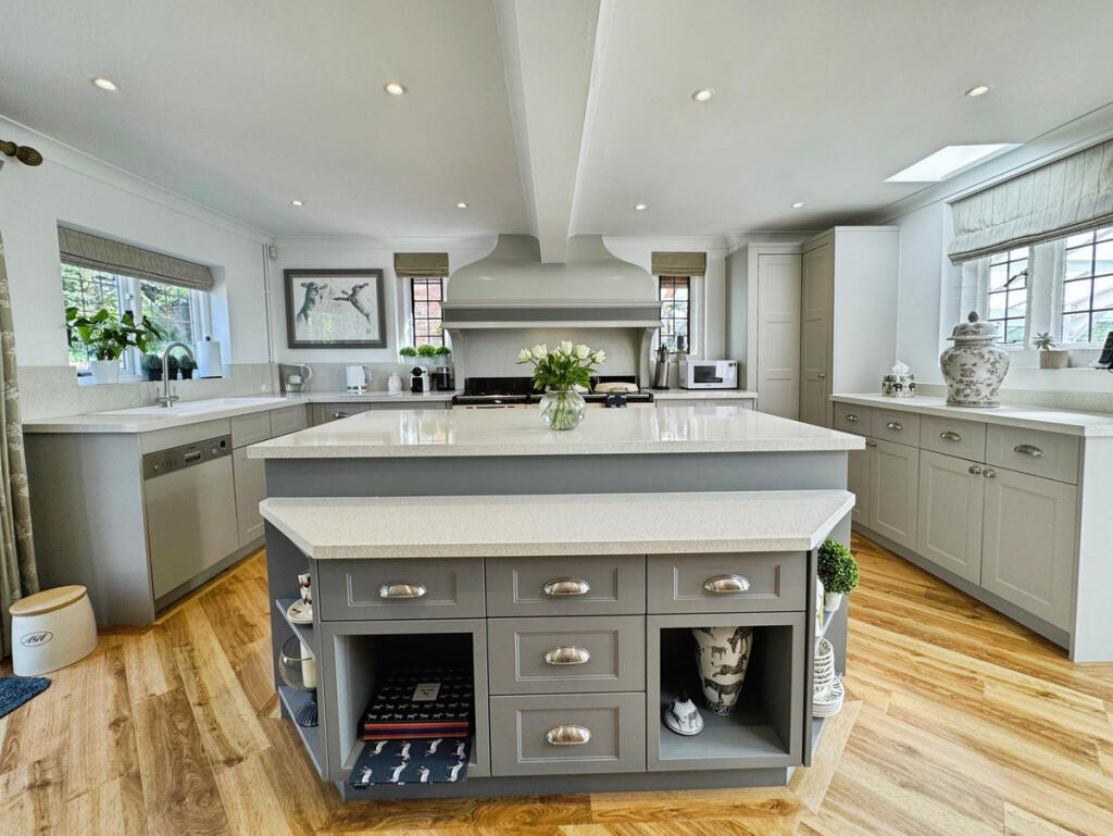 Additional image 15 of Ullenhall Lane, Over 10 Acres with Stables, Swimming Pool