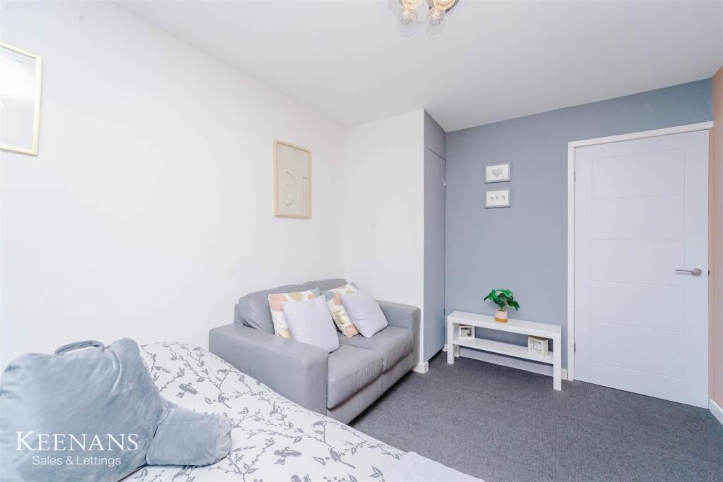 Additional image 28 of Singleton Avenue, Read