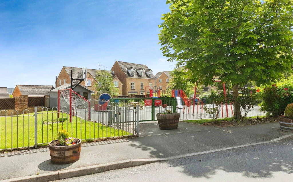 Additional image 31 of Agincourt Drive, Gilstead, Bingley, BD16 3JY
