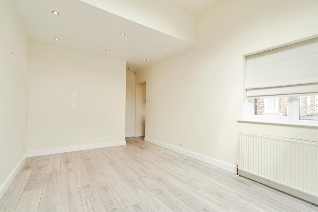 Additional image 7 of Cliffe Avenue, Baildon, Shipley