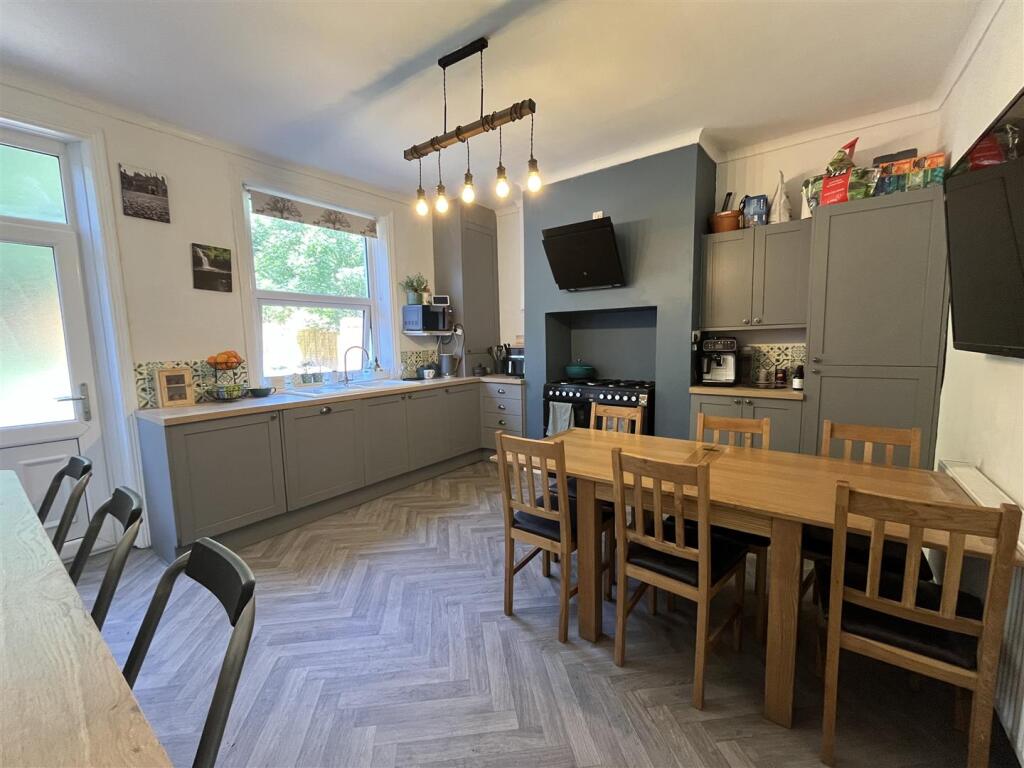 Additional image 4 of Huddersfield Road, Wyke, Bradford