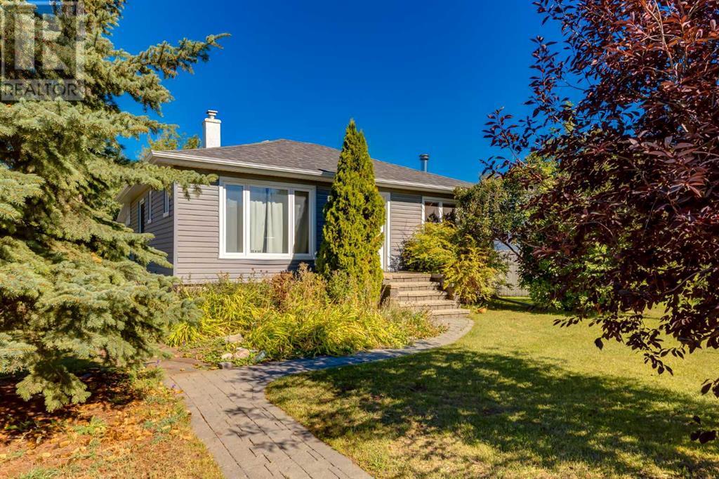 202 27 Avenue NE|Calgary, Alberta T2E1Z9