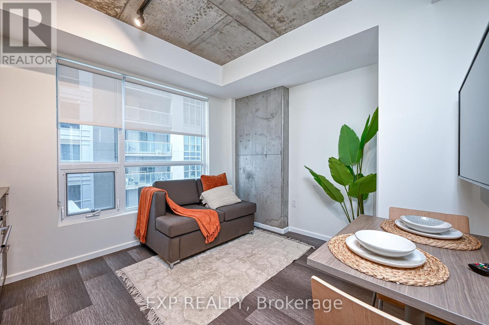 R502-A - 211 BESSERER STREET|Ottawa, Ontario K1N6A9