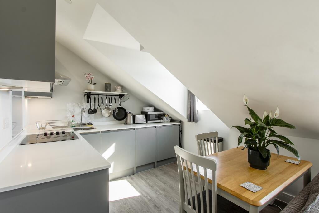 Additional image 4 of Flat 7 Central House, Church Street, Yeovil