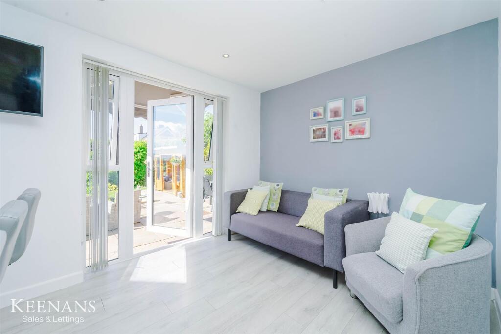 Additional image 4 of Singleton Avenue, Read