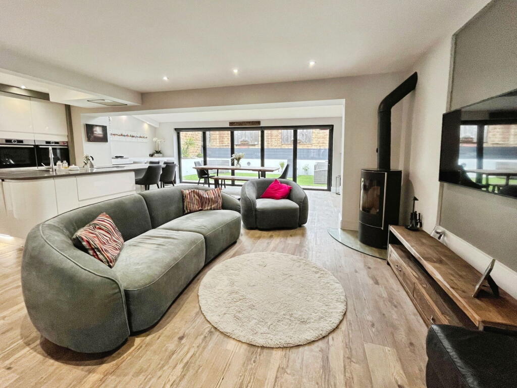 Additional image 10 of Agincourt Drive, Gilstead, Bingley, BD16 3JY