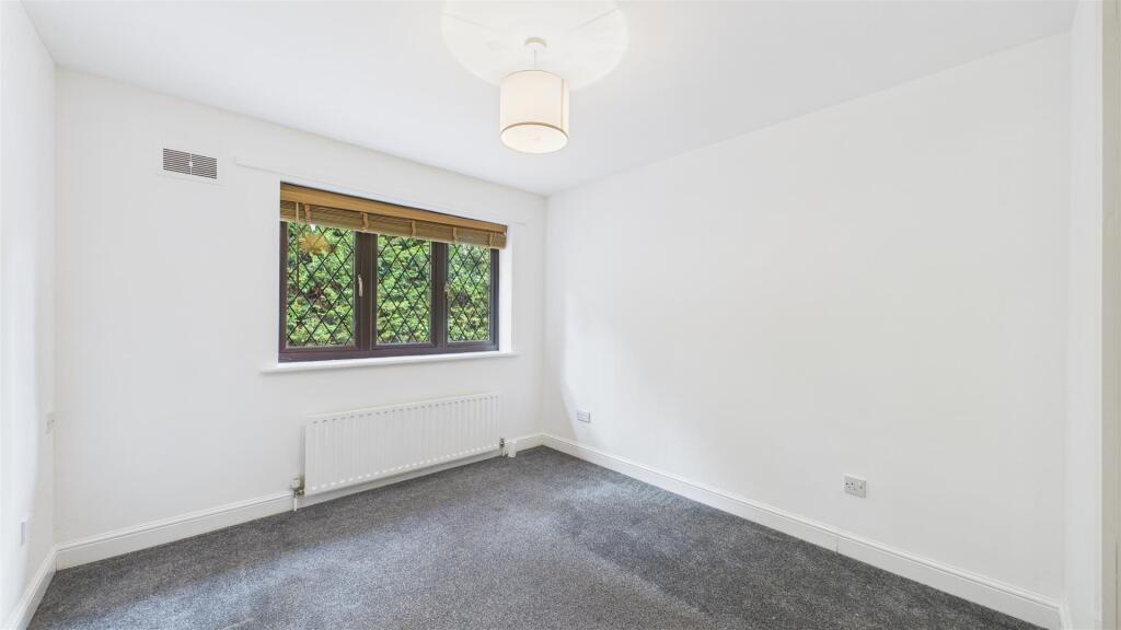 Additional image 10 of 1 Bradleys Close