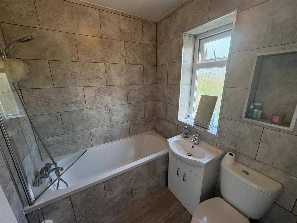 Additional image 15 of Fieldway, Clayton, Bradford