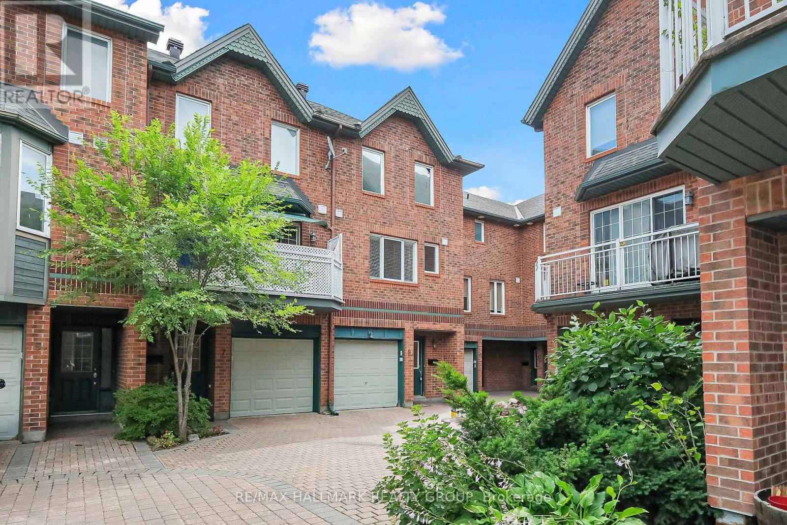 9 RADSTOCK PRIVATE|Ottawa, Ontario K1R5J8