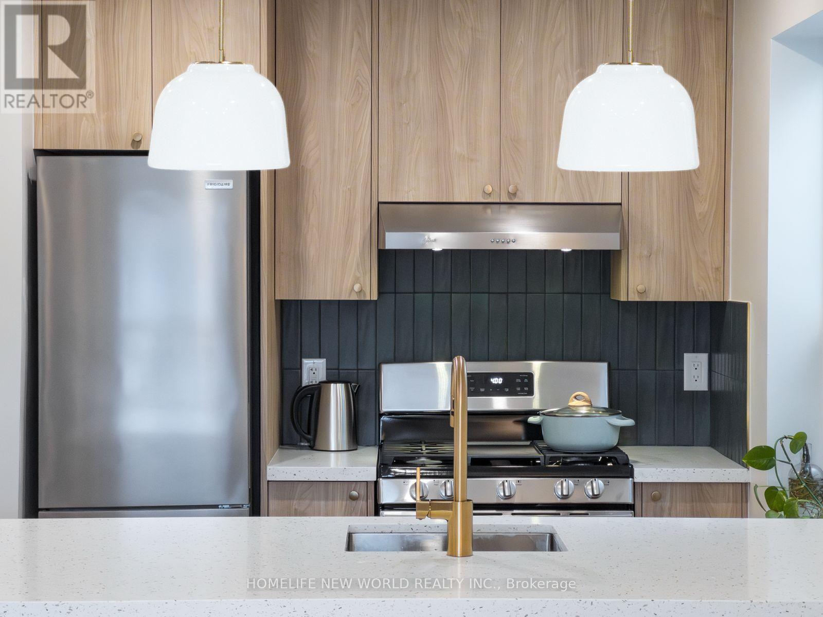 UPPER - 27 MARIGOLD AVENUE|Toronto (South Riverdale), Ontario M4M3B1