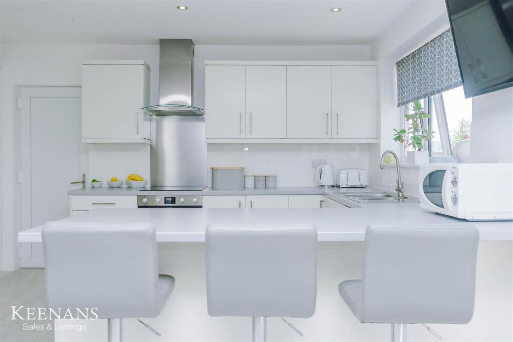 Additional image 15 of Singleton Avenue, Read