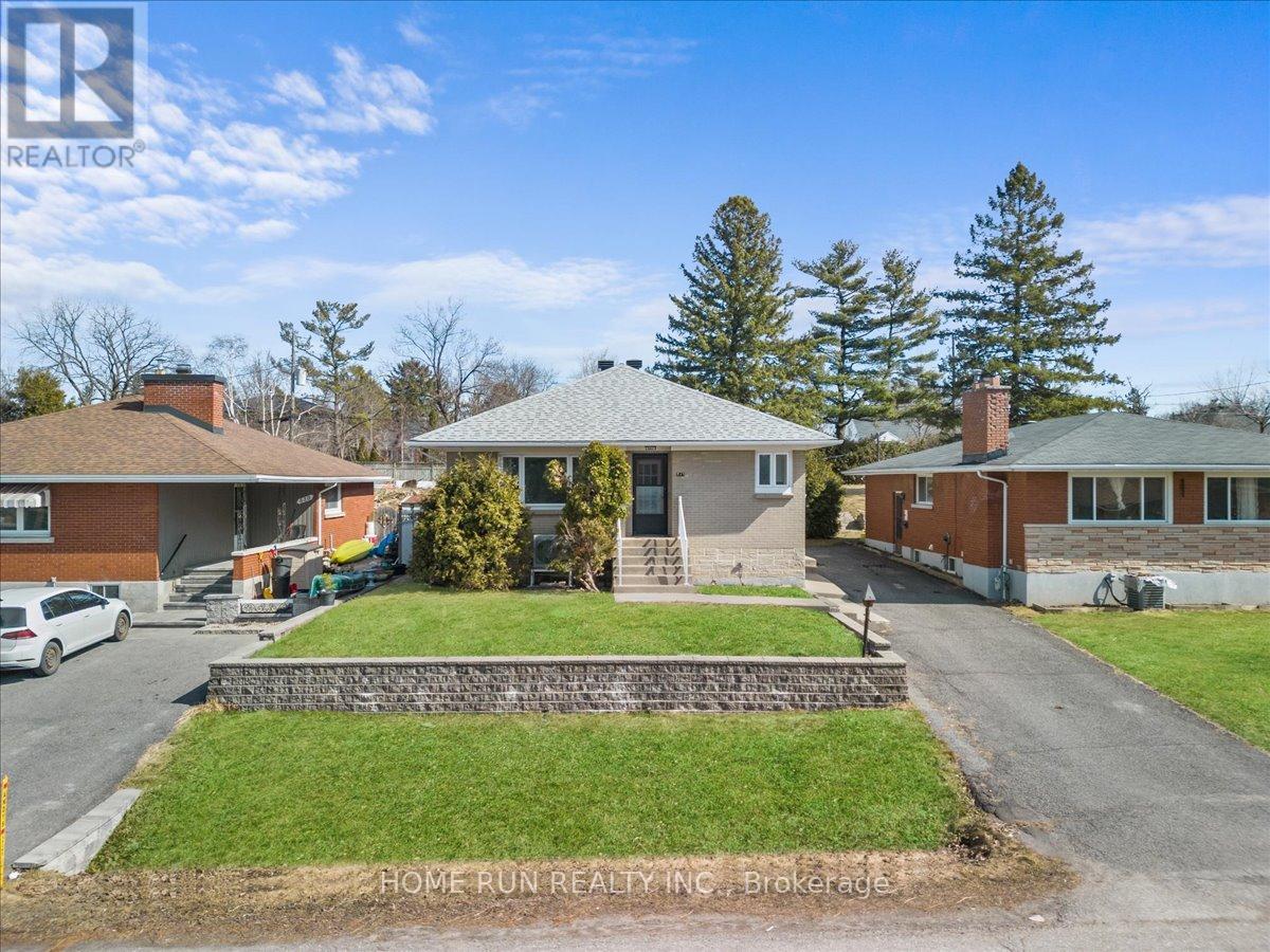 841 IROQUOIS ROAD|Ottawa, Ontario K2A3N3