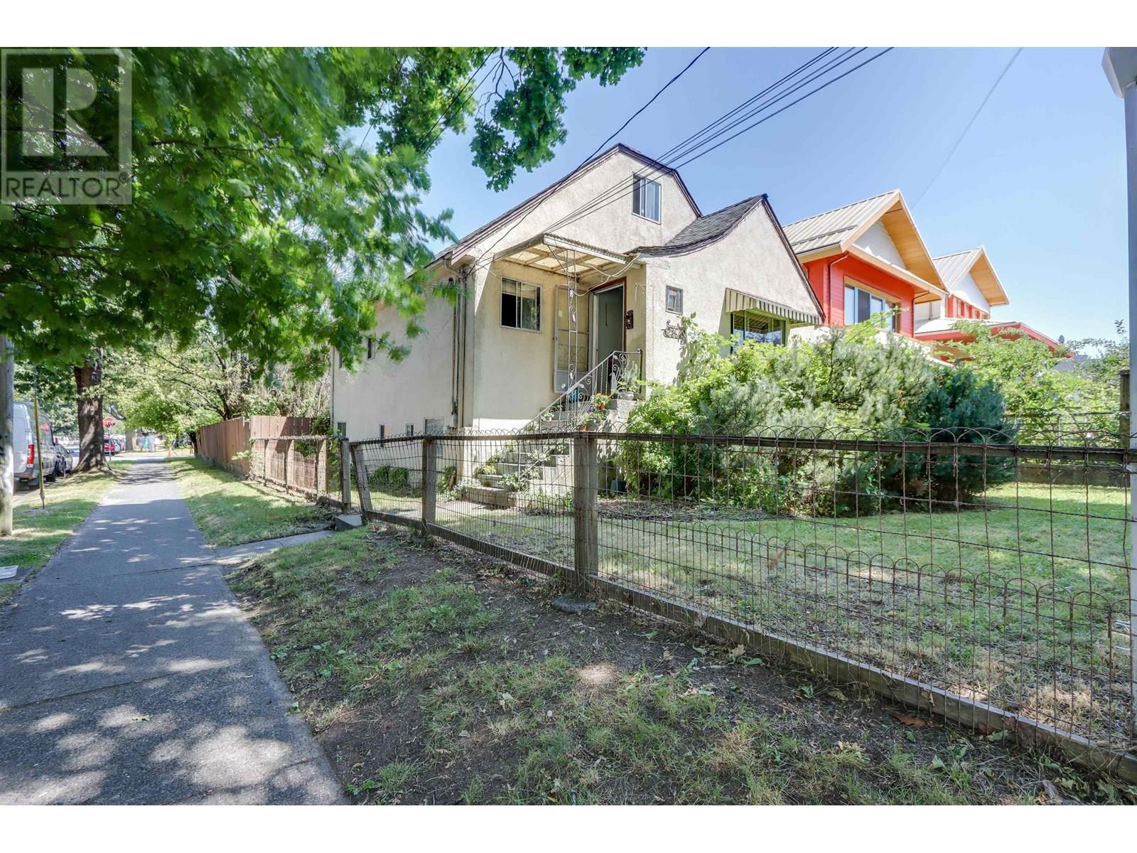 2305 TURNER STREET|Vancouver, British Columbia V5L2A6