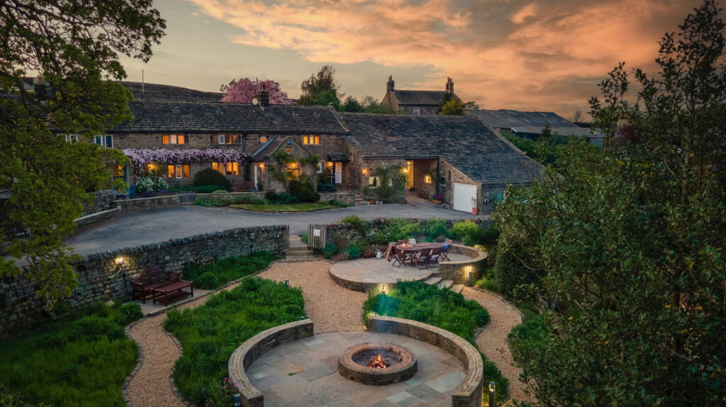 Property image for Knapley-Ing Farm, Otley Road, High Eldwick, Bingley, BD16