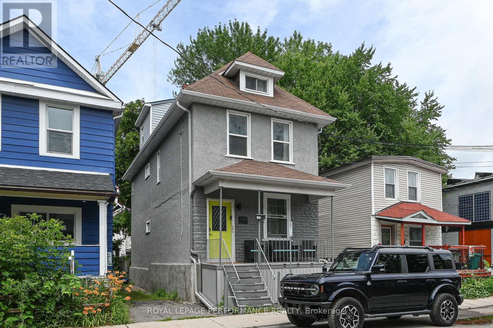 2 - 123 PAMILLA STREET|Ottawa, Ontario K1S3K9