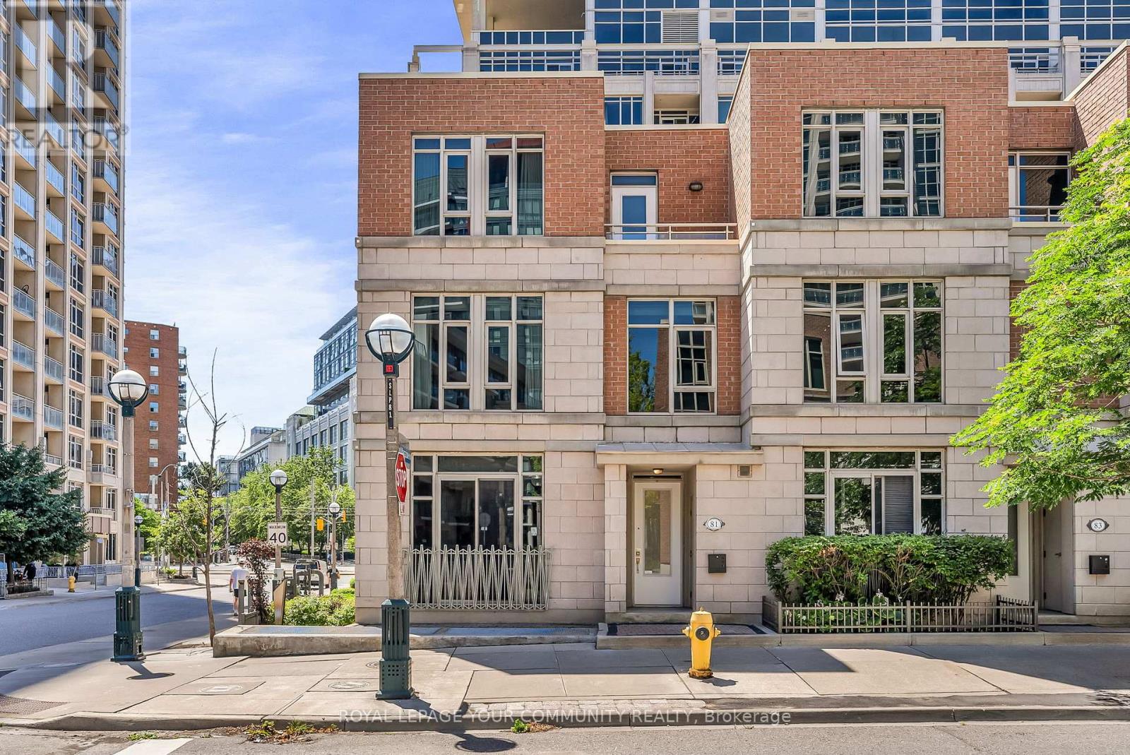 TOWNHOUSE 7 - 81 SLOPING SKY MEWS|Toronto (Niagara), Ontario M5V1P4