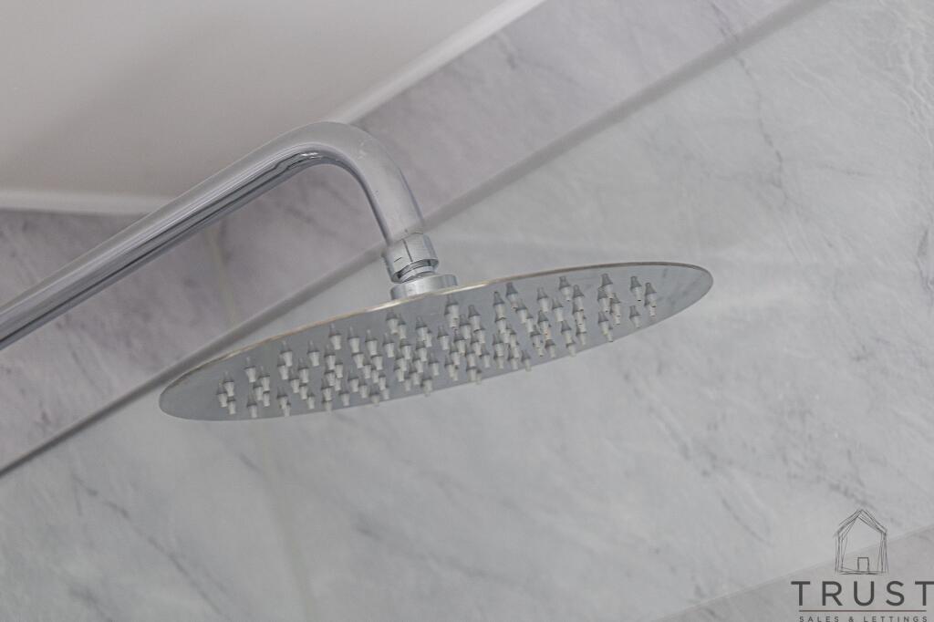 Additional image 34 of Wakefield Road, Drighlington, BD11