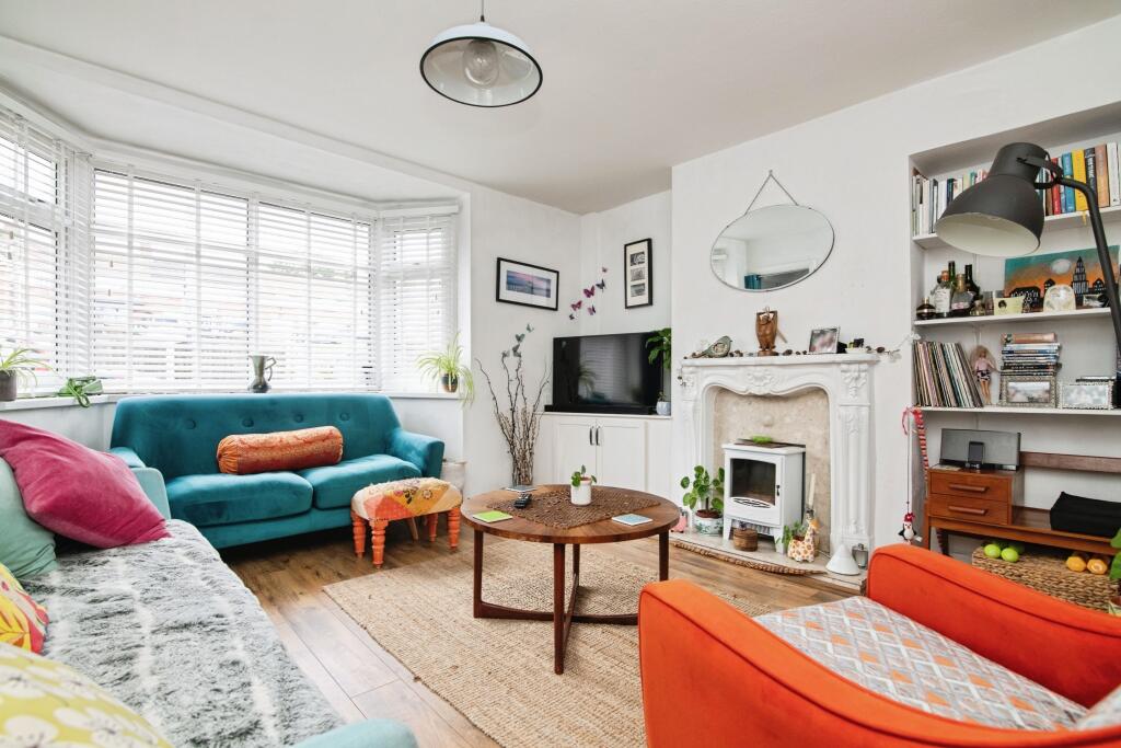 Additional image 2 of Elizabeth Crescent, Oldbury, B68