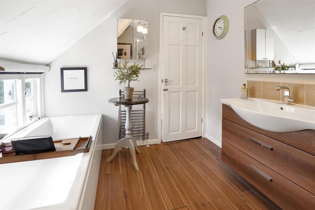 Additional image 17 of Main Road, Newton Regis