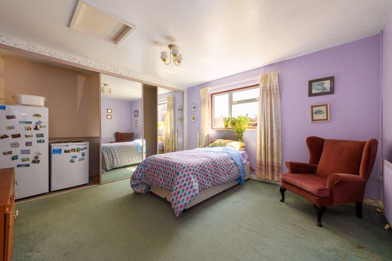 Additional image 13 of Holt