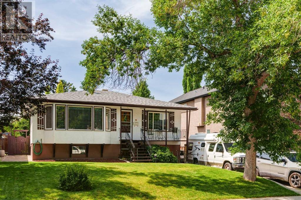 2021 33 Street SW|Calgary, Alberta T3E2S7