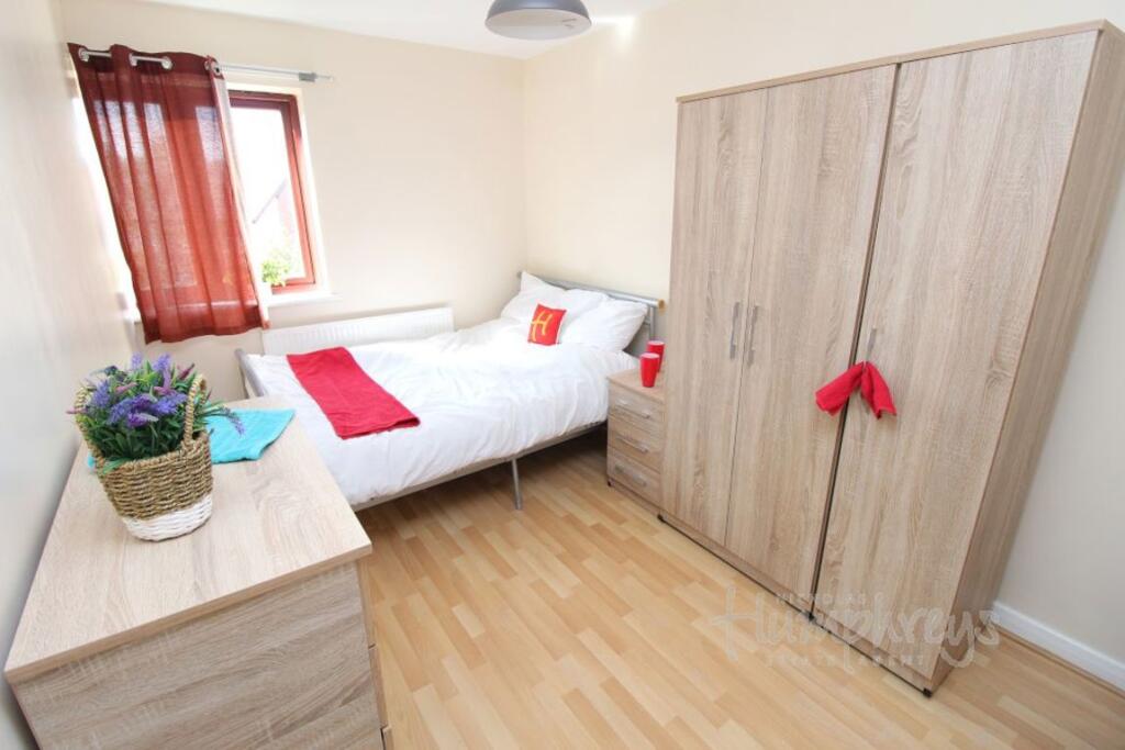 Additional image 7 of Bodmin Grove, B7 - 8-8 Viewings