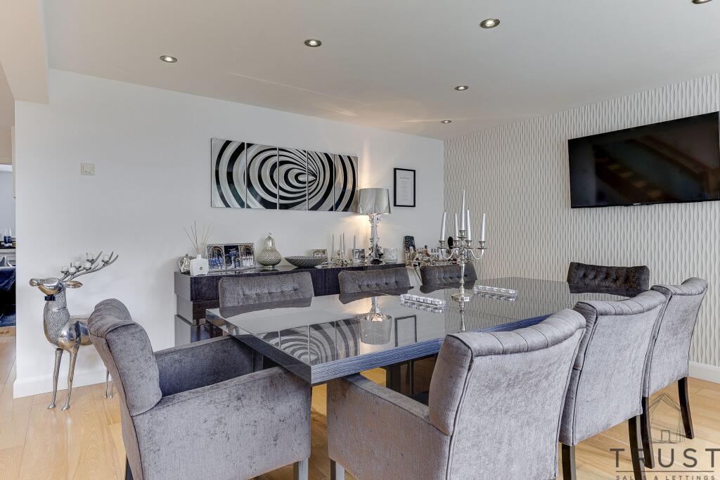 Additional image 39 of Bradford Road, Birkenshaw, BD11