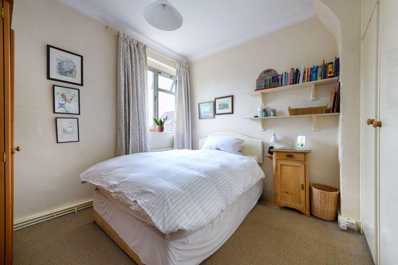 Additional image 8 of Holt