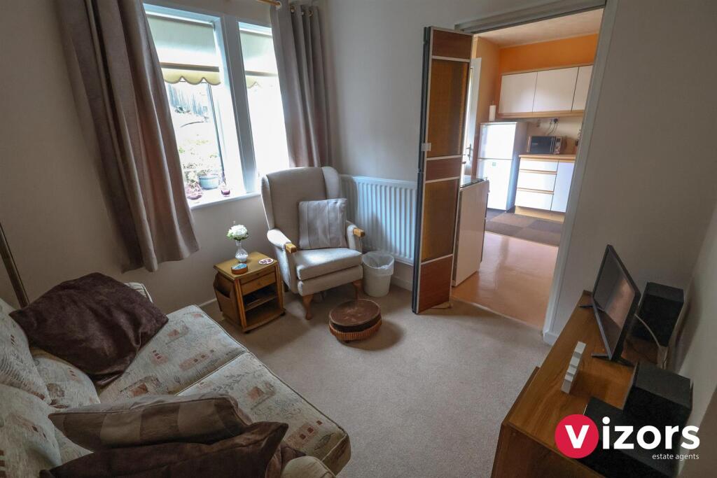 Additional image 3 of Foxlydiate Crescent, Batchley, Redditch