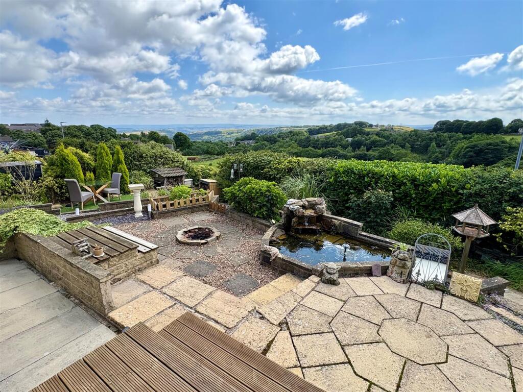 Additional image 25 of Hainsworth Moor Crescent, Queensbury