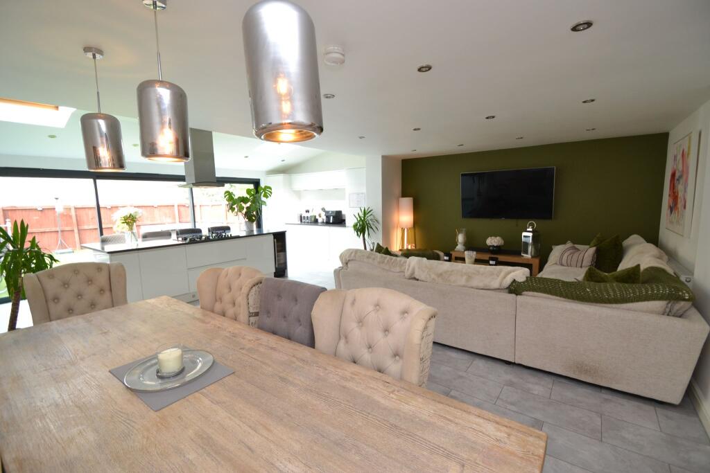 Additional image 7 of Javelin Close, Idle,