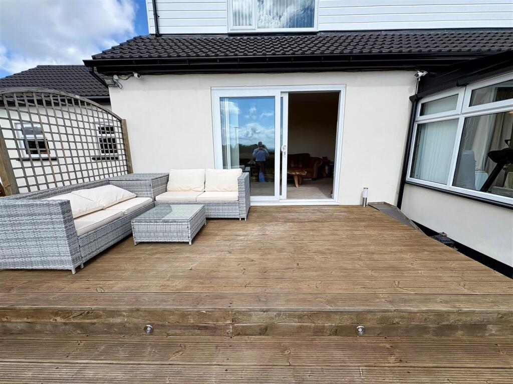 Additional image 24 of Hainsworth Moor Crescent, Queensbury