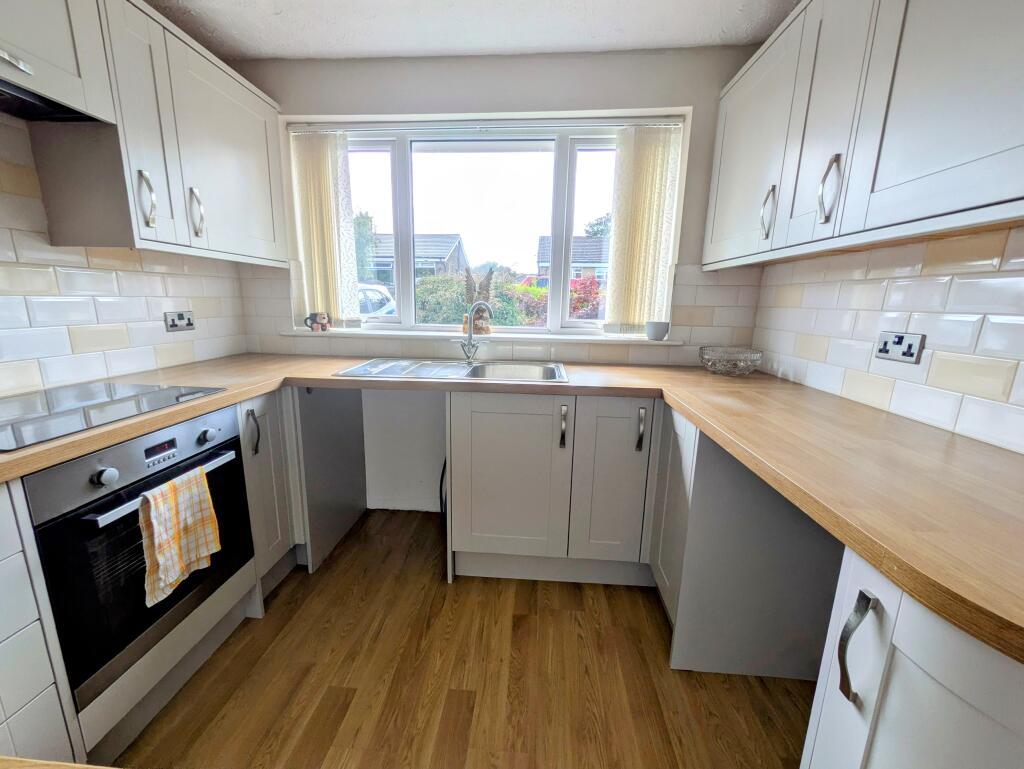 Additional image 18 of North View, Bradford, BD15