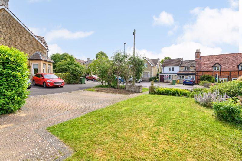 Additional image 13 of Holt