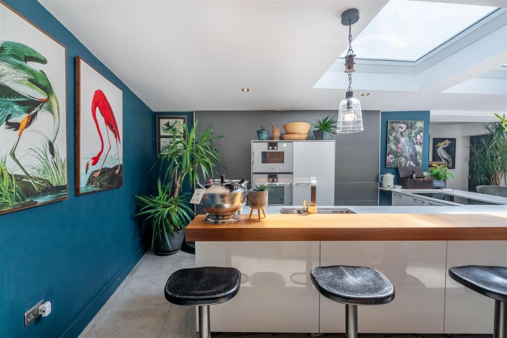 Additional image 9 of Character Property on Woodlands Drive