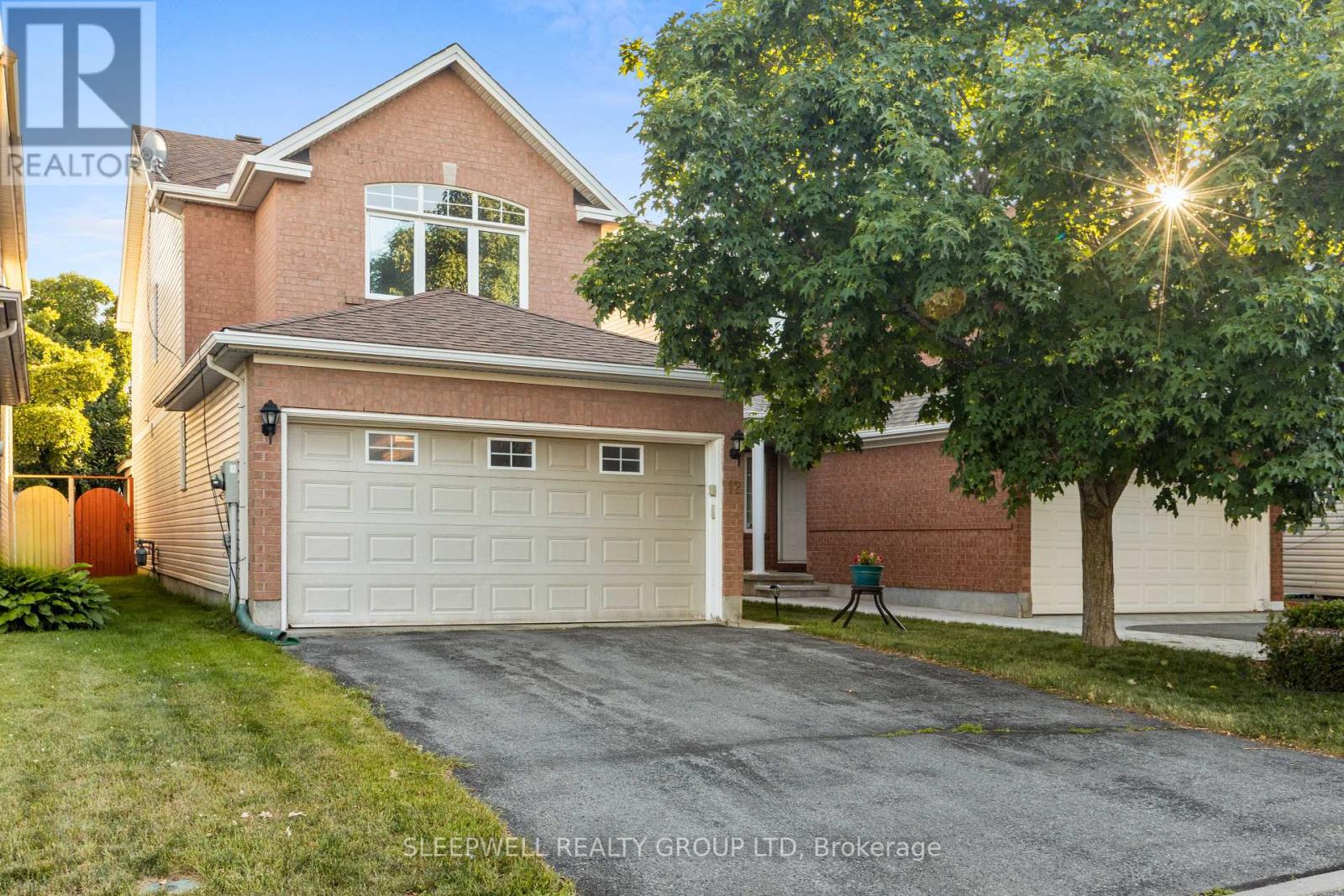 12 CEDAR PARK STREET|Ottawa, Ontario K2C4B3