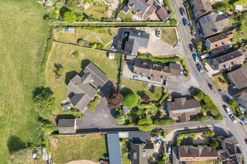 Additional image 19 of Holt