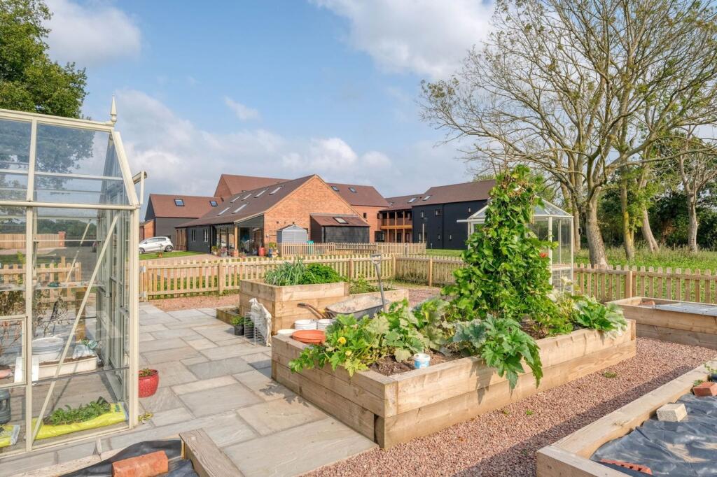 Additional image 16 of Droitwich Road, Bradley Green, B96