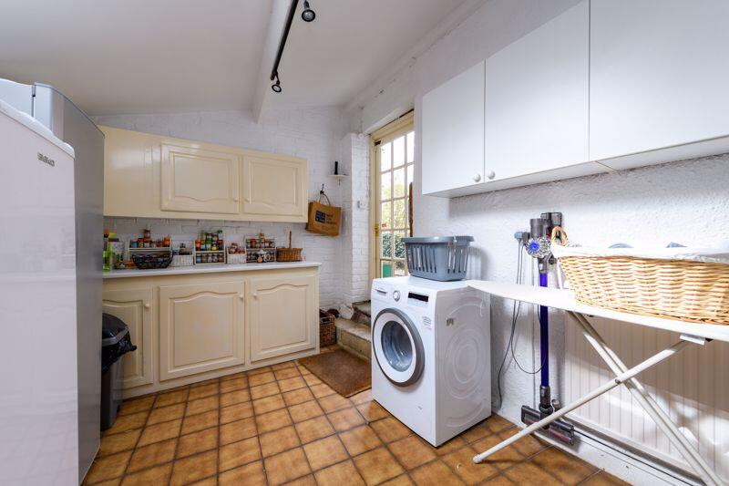 Additional image 28 of Holt