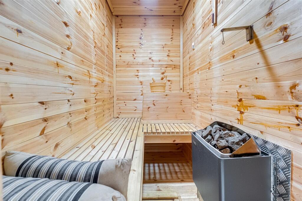 Additional image 17 of Hartopp Road, Four Oaks Park