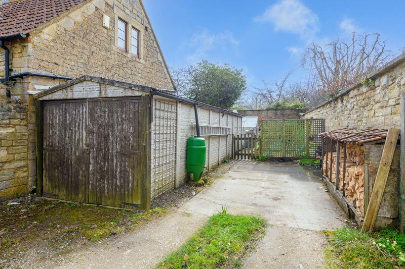 Additional image 18 of Holt