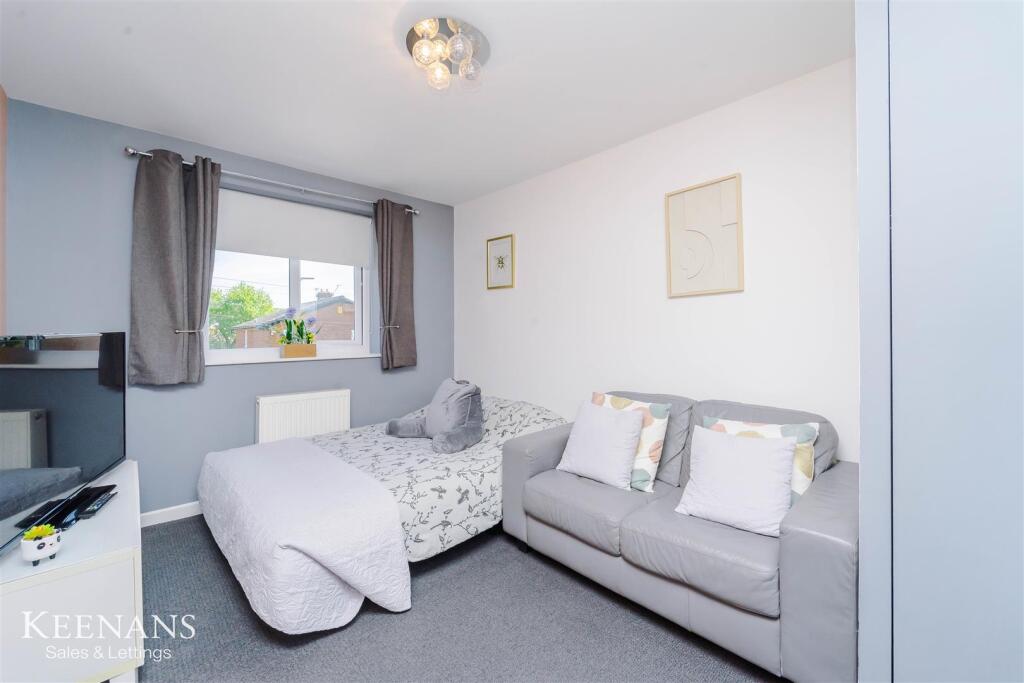 Additional image 9 of Singleton Avenue, Read