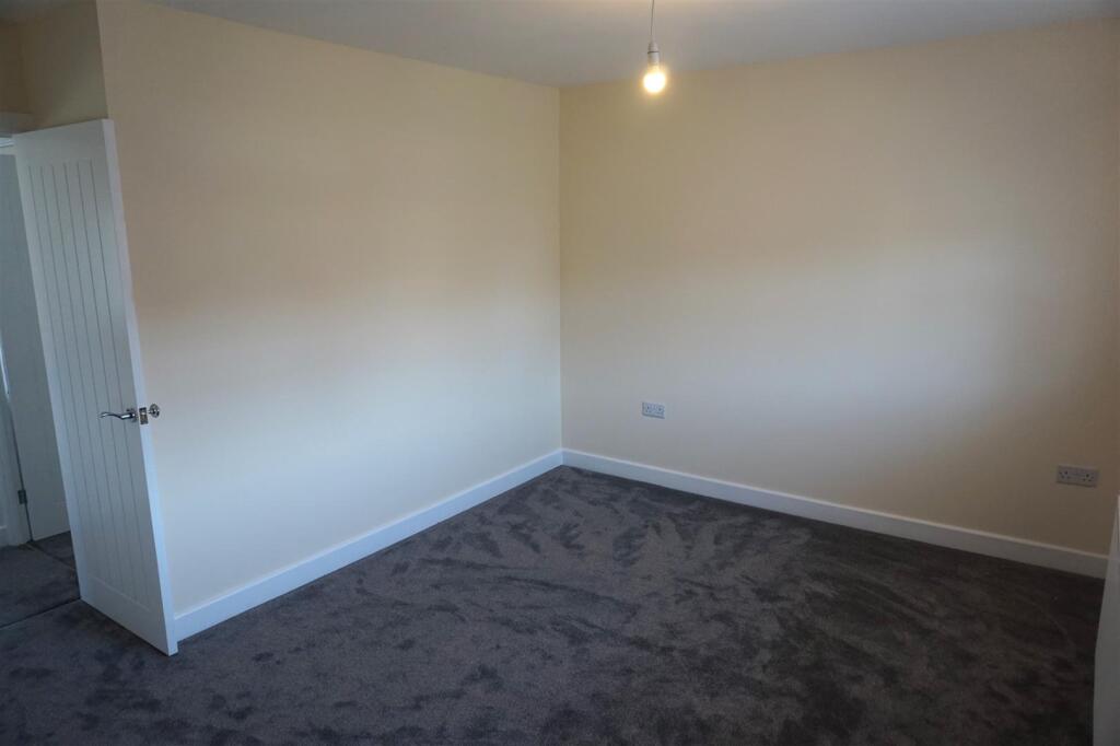 Additional image 11 of Foxlydiate Crescent, Redditch