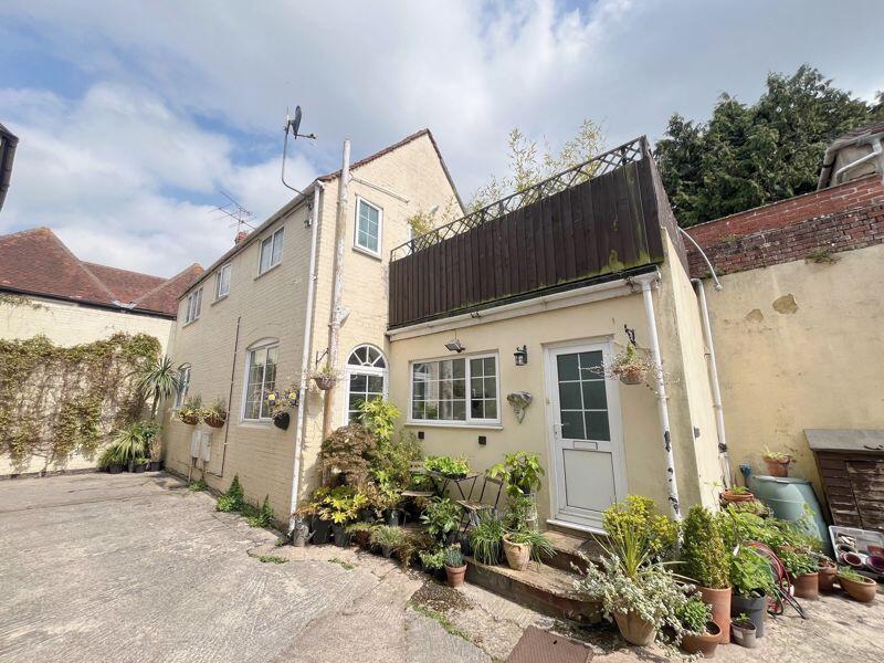 North Row, Warminster